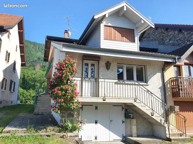 Maison de village 63 m² avec stationnements