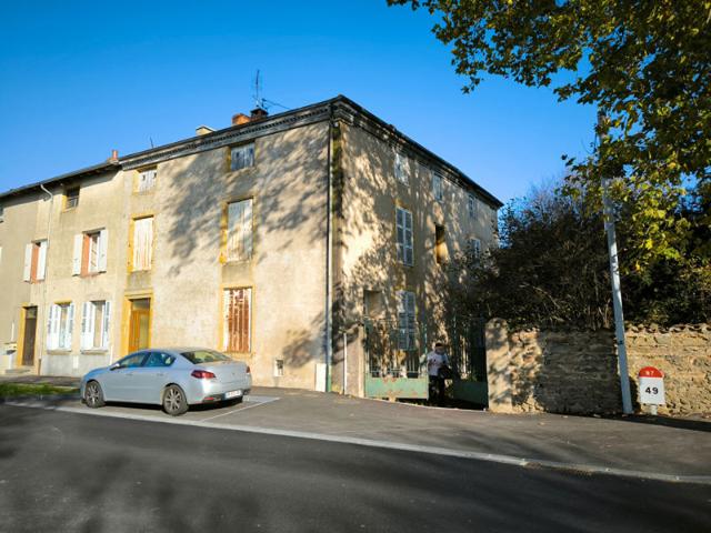 SAINT SYMPHORIEN DE LAY Maison de village 425M²