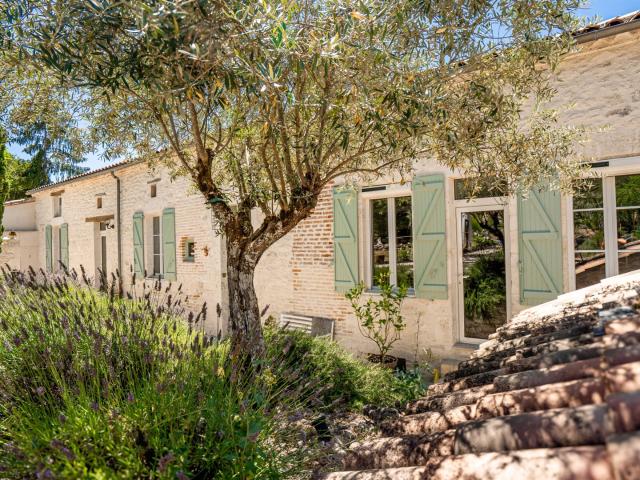 Maison de village 6 chambres, appartement indépendant à réno. 240m² Montcuq en Quercy Blanc