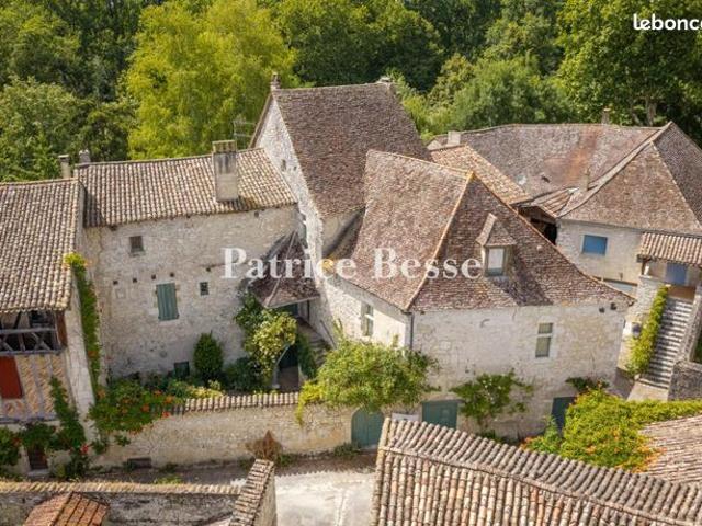 Maison de village 6 pièces 280 m²