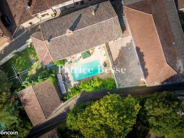 Maison de village 6 pièces 396 m²