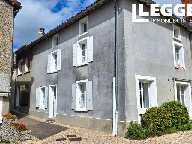 Maison de village, 7 pièces, avec potentiel commercial et jardin