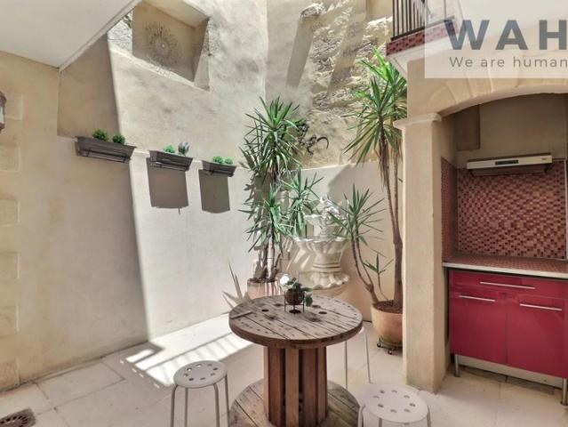 MAISON DE VILLAGE 7P 156 m2 avec extérieurs et garage à Vauv