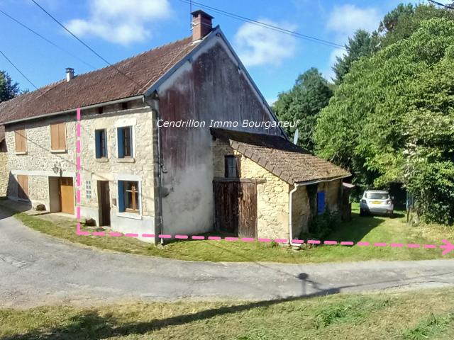 Maison de village, 84m2 habitables, 2 chambres, sur 495m2 de terrain, habitable de suite