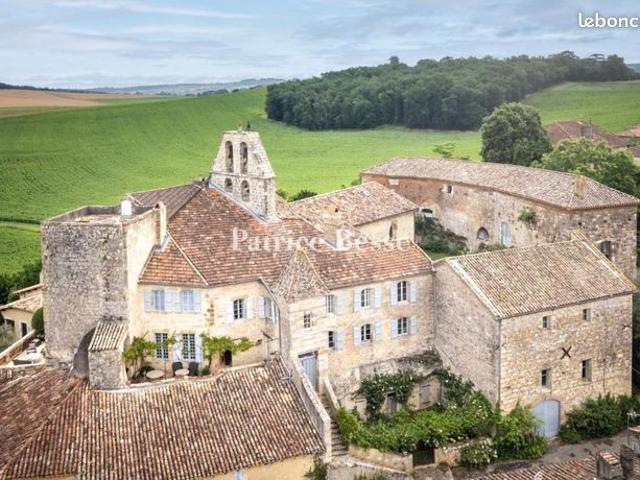 Maison de village 8 pièces 700 m²