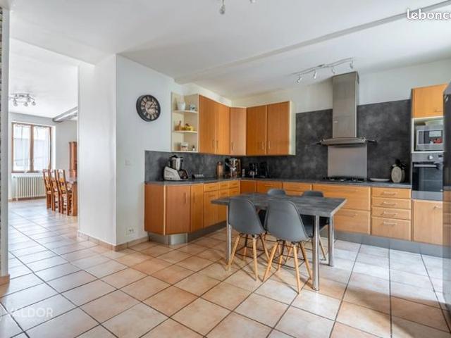 Maison de village 8 pièces 180 m²