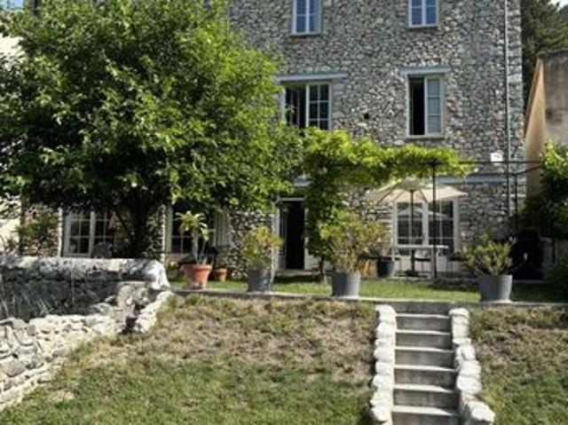 Maison de village 8 pièces 208 m²