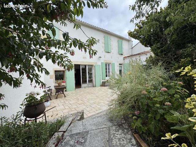 Maison de village 8 pièces 235 m²