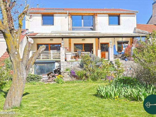 Maison de village 8 pièces 240 m²
