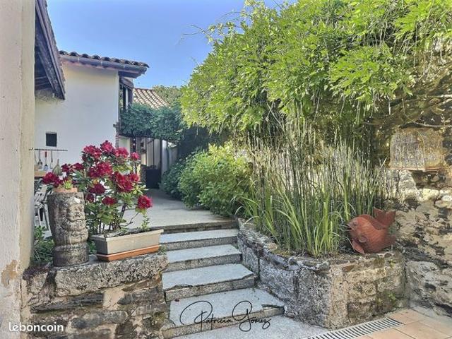 Maison de village 8 pièces 240 m²