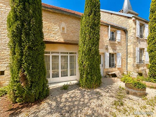 Maison de village 8 pièces 302 m²