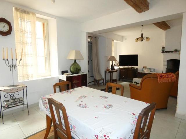 Maison de village pleine de charme avec jardin et dépendances