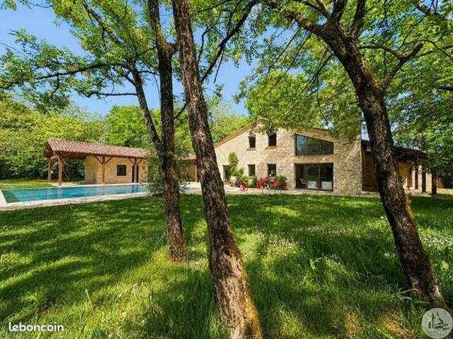 Maison de village 9 pièces 214 m²