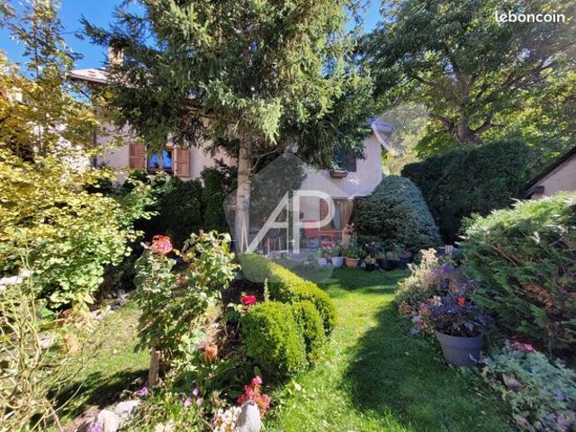 Maison de village 9 pièces 215 m²