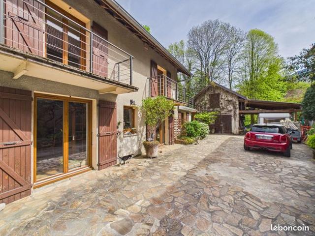 Maison de village 9 pièces 217 m²