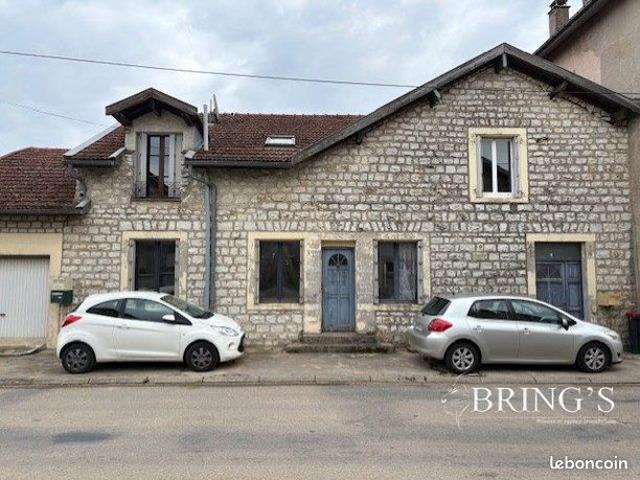 Maison de village 9 pièces 240 m²