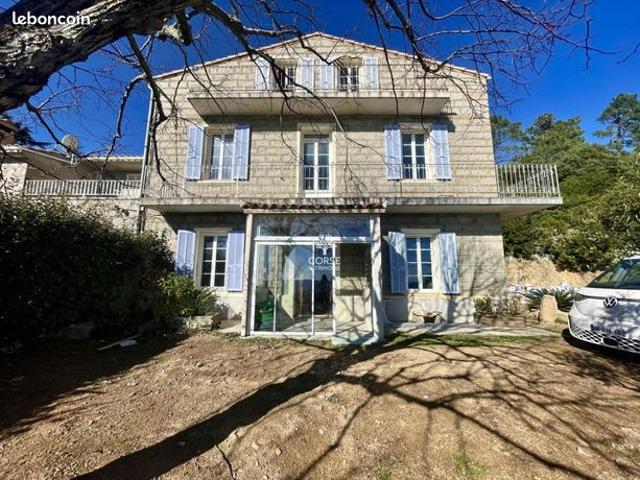 Maison de village 10 pièces 240 m²