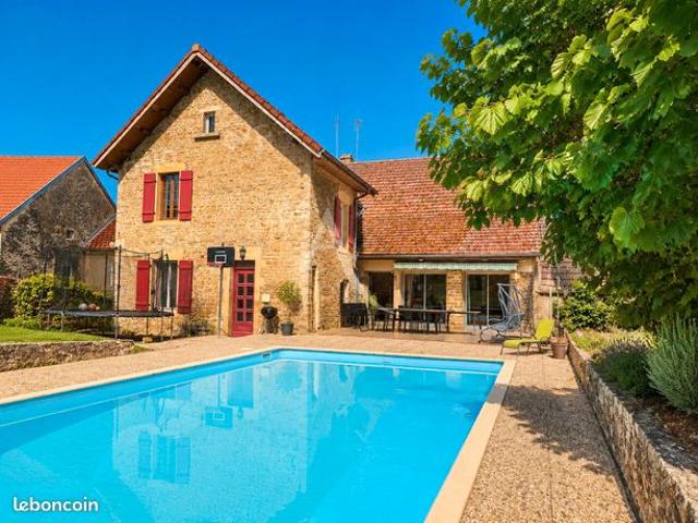 Maison de village 10 pièces 370 m²