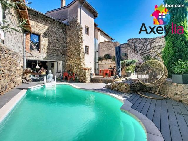 Maison de village 10 pièces 402 m²