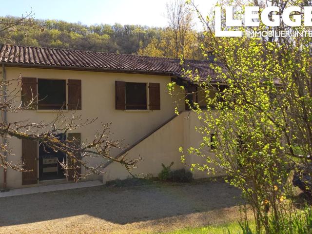 Maison de village 110 m2, 4 chambres, salon/salle à manger/cuisine 35m2 jardin, 4650m2, et piscine 10m x 5m