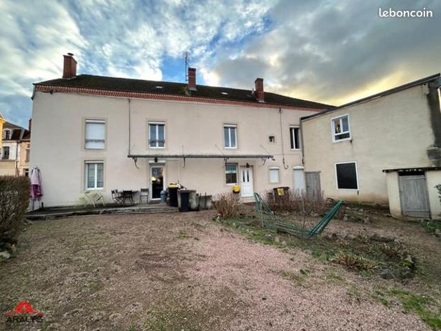 Maison de village 11 pièces 256 m²