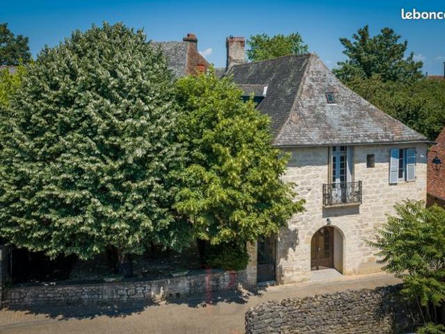 Maison de village 11 pièces 450 m²