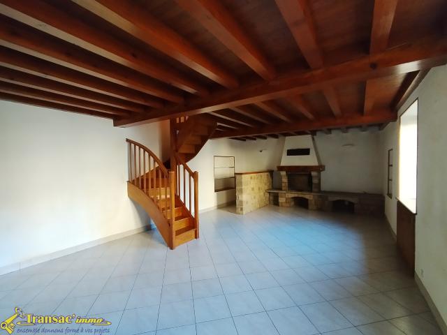 Maison de village 120m2 type F4 avec grange et terrain