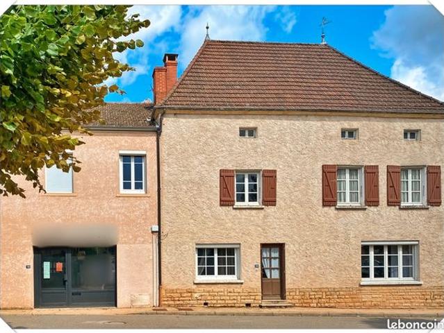 Maison de village 12 pièces 473 m²
