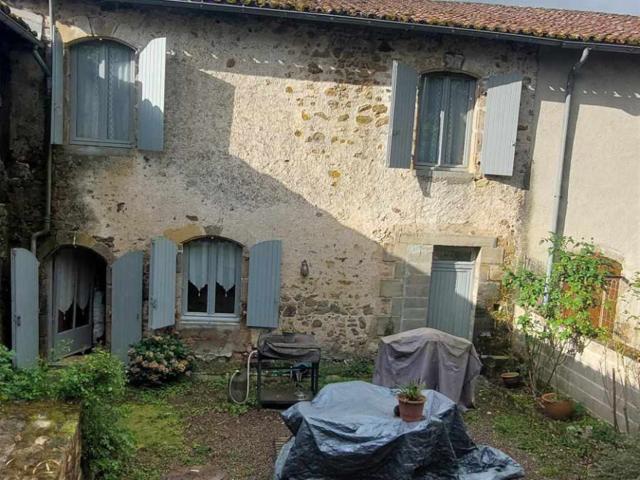 Maison De Village 132m² Brillac