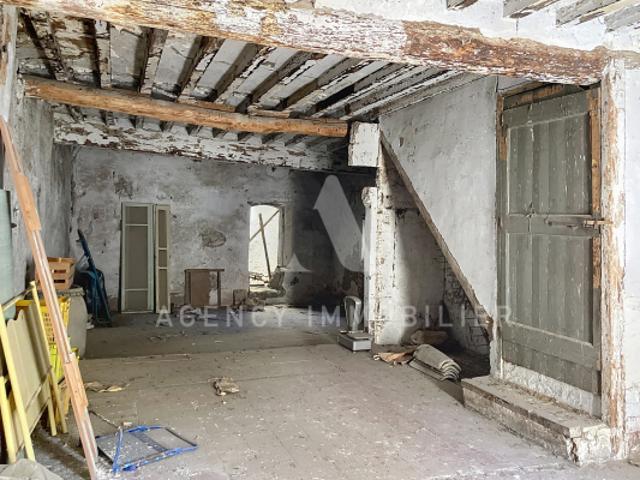 Maison de village 140m2 Garage 100m2 cour 37m2