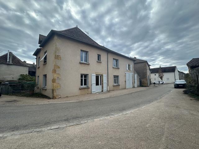 Maison de village, 160 m2 hab. Bon état