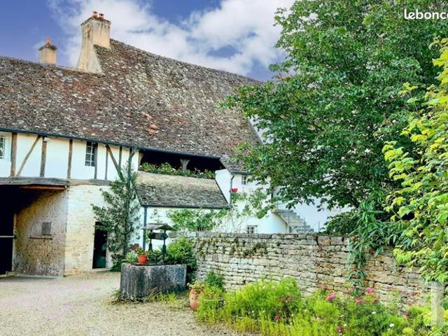 Maison de village 16 pièces 600 m²
