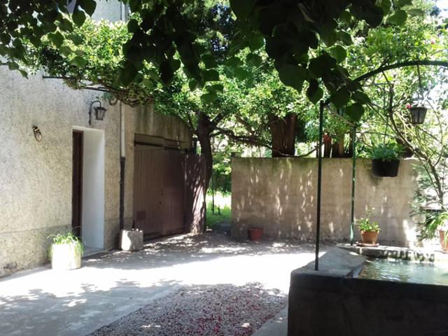 Maison de village à vendre avec balcon à Malaucène 84