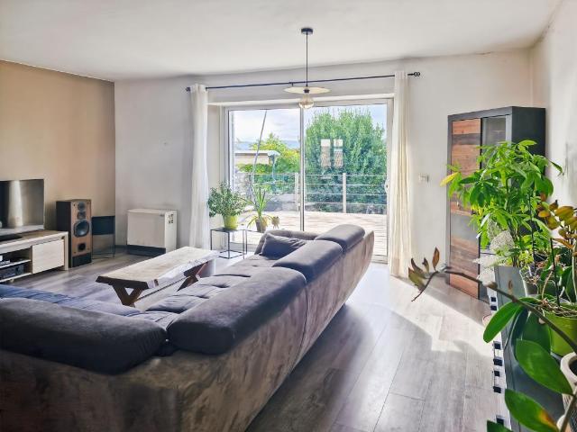 Maison de village 278 m² de bâti, avec garage, jardin et cou. 187m² Reillanne
