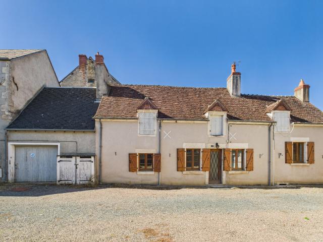 Maison de village 2 chambres avec dépendances et jardin à Mesves sur Loire
