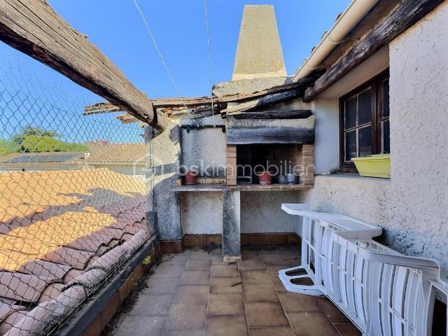 Maison de village 2 chambres + terrasse tropézienne – UCHAUD