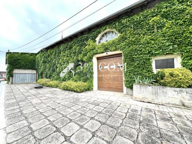 MAISON DE VILLAGE 300 M2 TERRAIN 8.5 HECTARES BOX POUR C