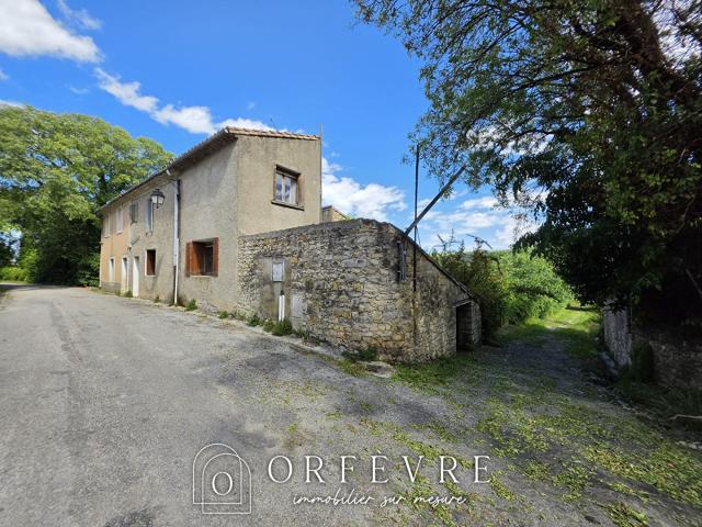 MAISON DE VILLAGE 3 CHAMBRES A RENOVER AVEC CAVE ET REMISES