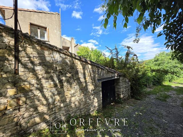 MAISON DE VILLAGE 3 CHAMBRES A RENOVER AVEC CAVE ET REMISES
