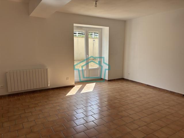 Maison de village 3 chambres et jardinet GALLUIS 78490