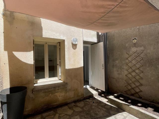 Maison de village T3 avec cour, centre BramBram 11150