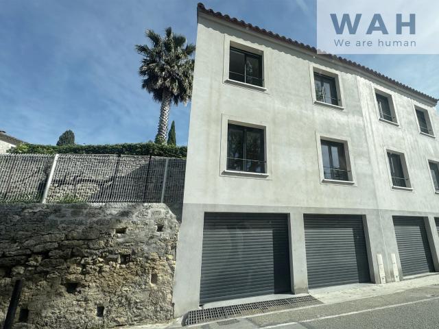 Maison de village T3 double garage terrasse vue dégagé. 64m² Castries
