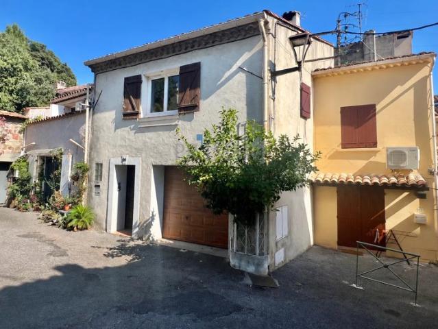 Maison de village T3 Fréjus Centre Historique avec très gran