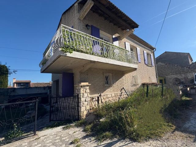 VILLA T4 90 m2 avec extérieur centre ville GRAVESON 1200€ HC