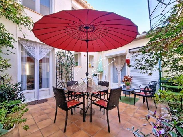 Maison de village T6 126 m² grand garage et patio