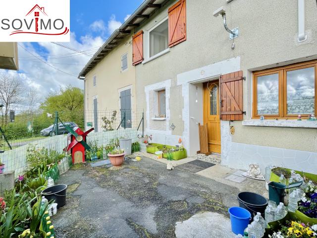 MAISON DE VILLAGE TOUT CONFORT, GARAGE ATTENANT, COUR, TERRAIN SÉPARÉ CONSTRUCTIBLE