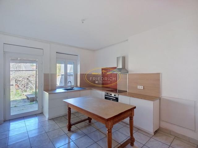 MAISON DE VILLAGE TYPE F4bis PROCHE DU CENTRE VILLE GONDRE