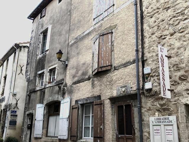 GRANDE MAISON DE VILLAGE à MONTOLIEU