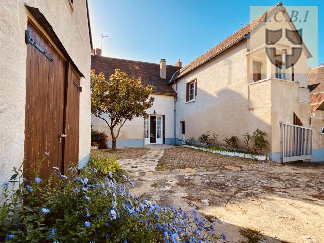 Maison de village à raffraichir beaucoup de charme & potentiel