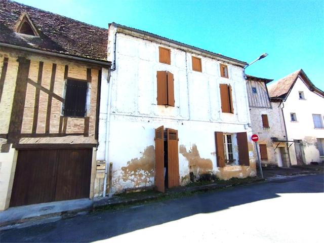 MAISON DE VILLAGE A RENOVER
